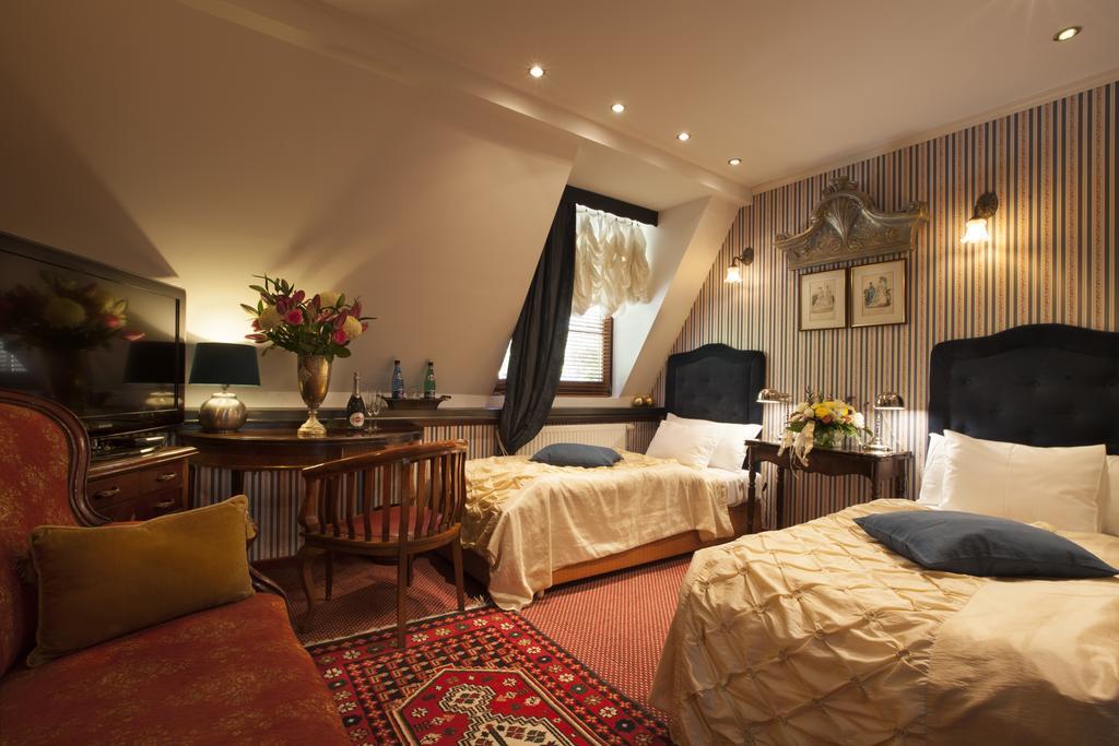 Dwor Giemzow Hotel - Autostrada A1 وودج المظهر الخارجي الصورة