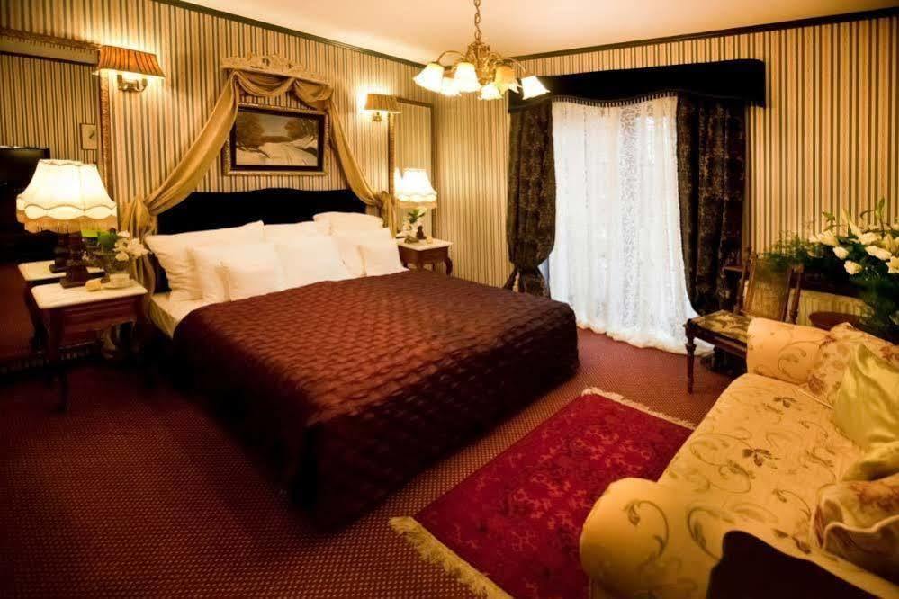 Dwor Giemzow Hotel - Autostrada A1 وودج المظهر الخارجي الصورة